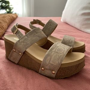 Volatile Wedge Heels